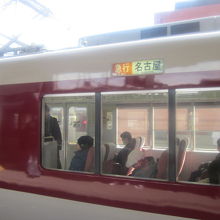 クロスシート車両運行中の急行名古屋行きの様子