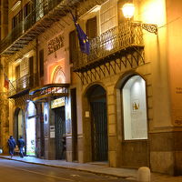 クワトロ・カンティからすぐの好立地です。