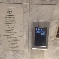 エレベーターは自分のルーム階を押して乗り込みます