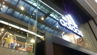 アディダスの新作が揃う