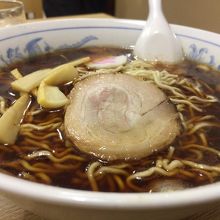 醤油ラーメンは780円