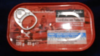 「カイス・ド・ソレ駅」の中にある大きなスーパー