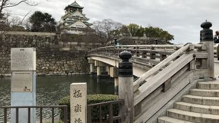 内掘に架かっている橋