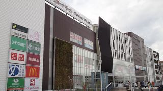戸塚駅西口に接続しているショッピングモール