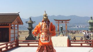 奉納舞楽は一見の価値があります