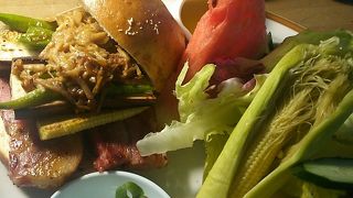 オシャレなカフェでベーグル