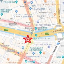 日本橋由来記の碑は、日本橋川と日本橋の南西側にあります。