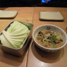 どて焼きと無料のキャベツ