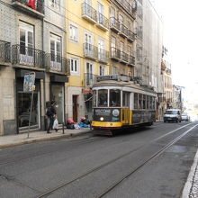 ２８番の市電も通っています