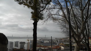 ナイトスポットが多く、昼間は閑散としていました