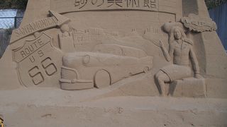 大迫力の砂像！