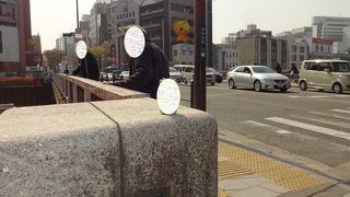 夜は橋のそばは屋台街。