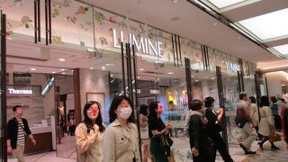 横浜駅東口　改札口出てすぐ　ルミネがあります