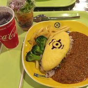 ミニオンズのカレーライスやハンバーガーが食べられます!