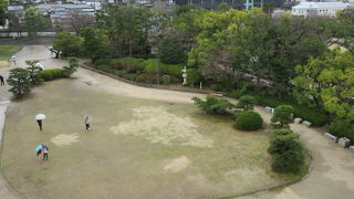 岡山城があるところです