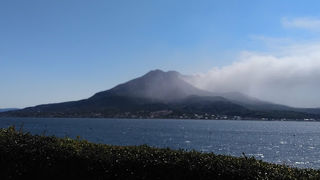 青空に映えた桜島
