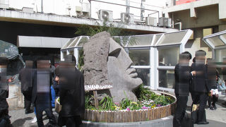 今更ですが、モアイではなくモヤイなのですね。