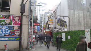 昔の雰囲気のちょっと残る飲み屋街です。