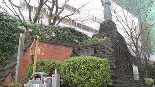 クーデター首謀者の慰霊碑です。