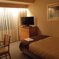 シンプルな広めの部屋