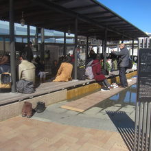 熱海駅前広場にある足湯です