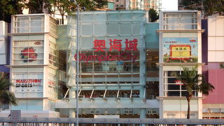 東涌線奥運駅直結。拡張されたモールが少し分かりにくい