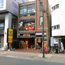 県庁直ぐ裏です