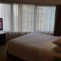 寝室の窓は広いです