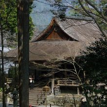 極楽往生院、阿弥陀三尊と船底天井が有名