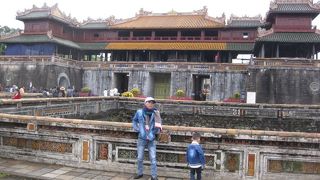 二層式の中国風の建物