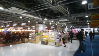 他のお土産屋さんが混んでいるときに