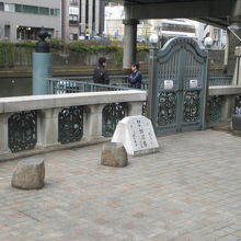 双十郎河岸の石碑は、船着き場の完成に合わせて、設置されました