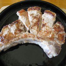 紅豚骨付きロースステーキ