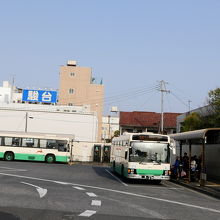 バスはこの色　西大寺駅前