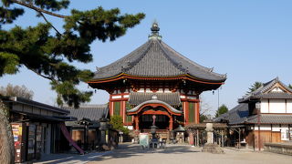 桜がきれい　穴場なので人が少ない　優美な三重塔