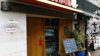 県庁裏にあり、店内は落ち着いた照明でゆったりした音楽が流れています