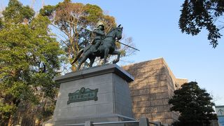 騎馬にまたがる凛々しいい姿