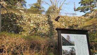 雨の多い高知では必要不可欠な石樋です。