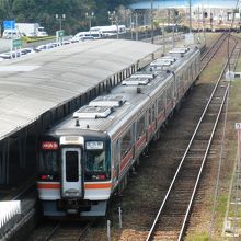 鳥羽駅に停車する快速みえ号名古屋行き