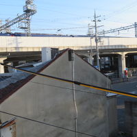 部屋から南海電車が見えます