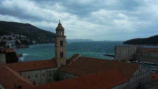 城壁の上から眺めるのがおすすめです。