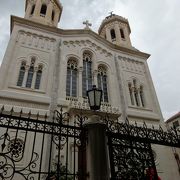 プラッツァ通りの1本南側の通りにある教会