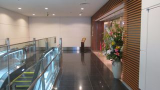 早朝の羽田空港国際線 JALサクララウンジ