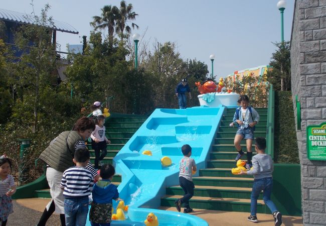 子供たち水遊び場