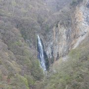 志賀高原にある落差107mの滝．紅葉の頃が見頃だそうです．