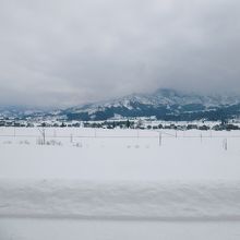 車窓から見た雪景色