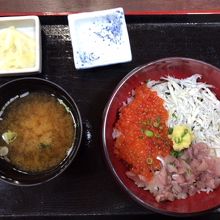 あじ、しらす、いくら丼　