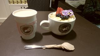 アサイーボールが朝ごはんでした　(*´▽｀*)