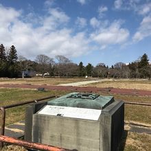 一見するとタダの広場です（笑）