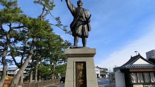 松江城の天守閣から降りてくるとありました